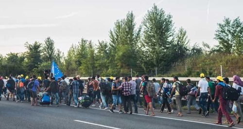 fluechtlinge_ungarische_autobahn